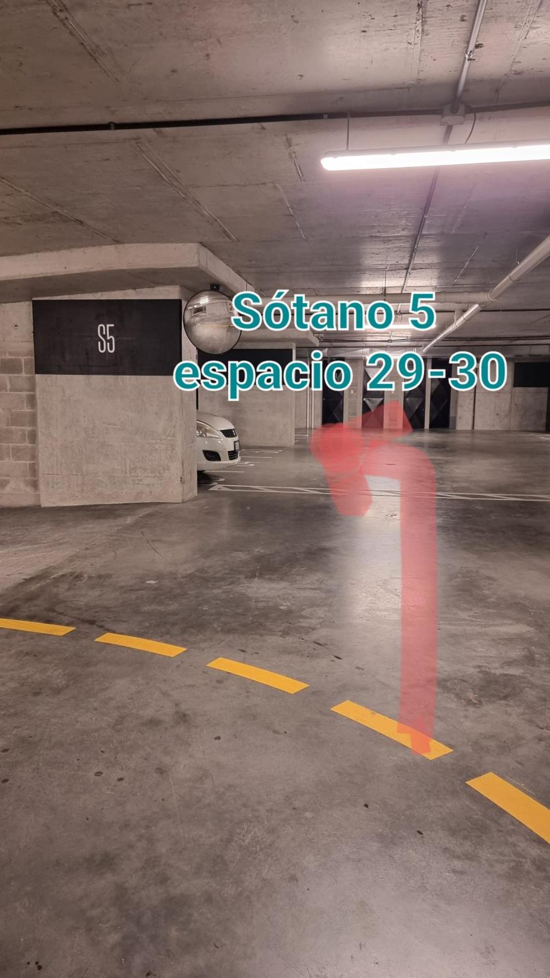Granat, Con Parqueo En Cuatro Grados Norte *